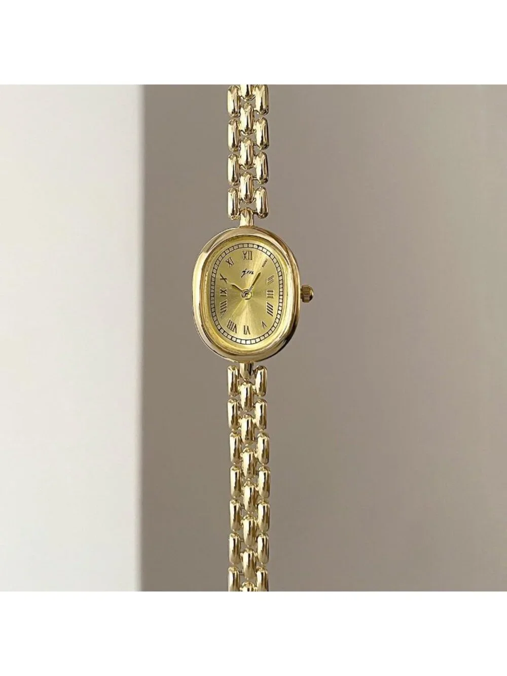 Stylish Women's Gold Oval Quartz Analog Wristwatch with Small Face Bracelet